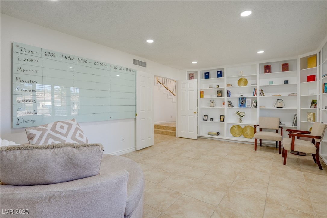 3431 Iberia Street Property Photo 8