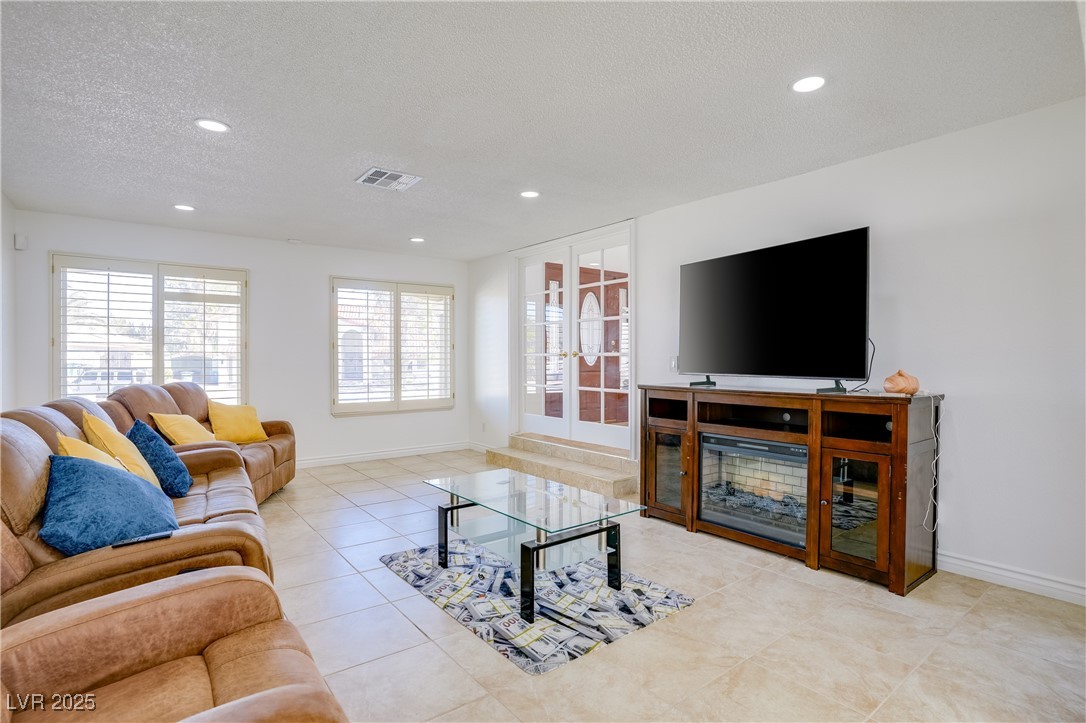 3431 Iberia Street Property Photo 23