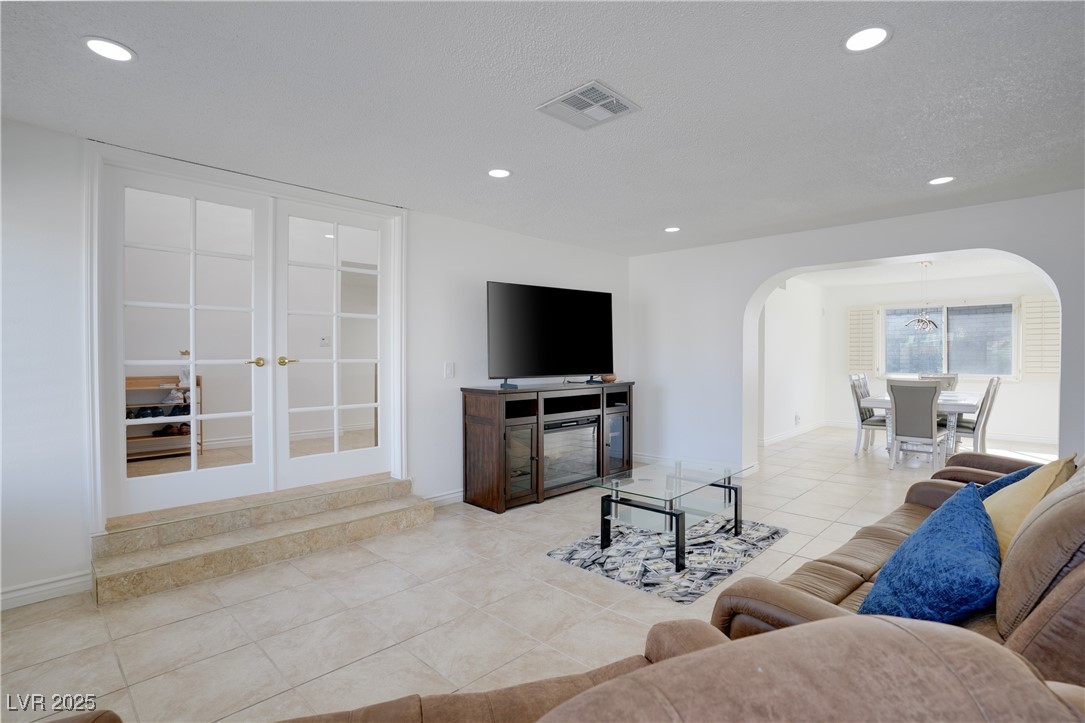 3431 Iberia Street Property Photo 25