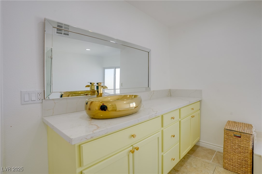 3431 Iberia Street Property Photo 34