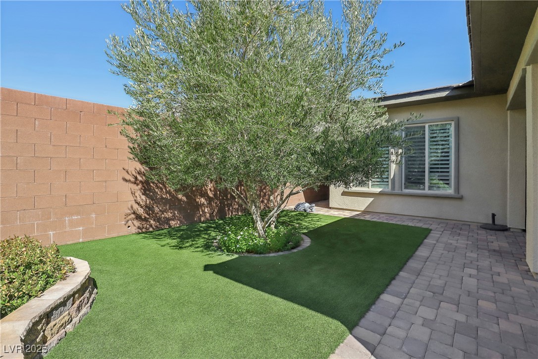 10057 Regency Canyon Way Property Photo 38
