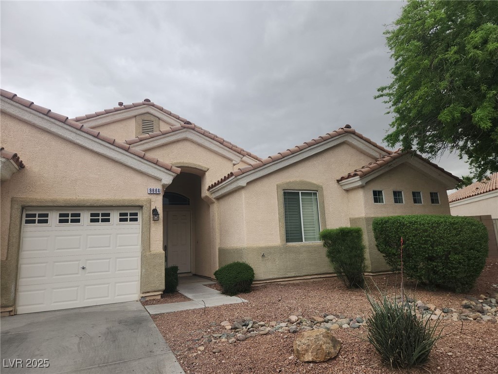 9664 Tapestry Pine Street Property Photo 3