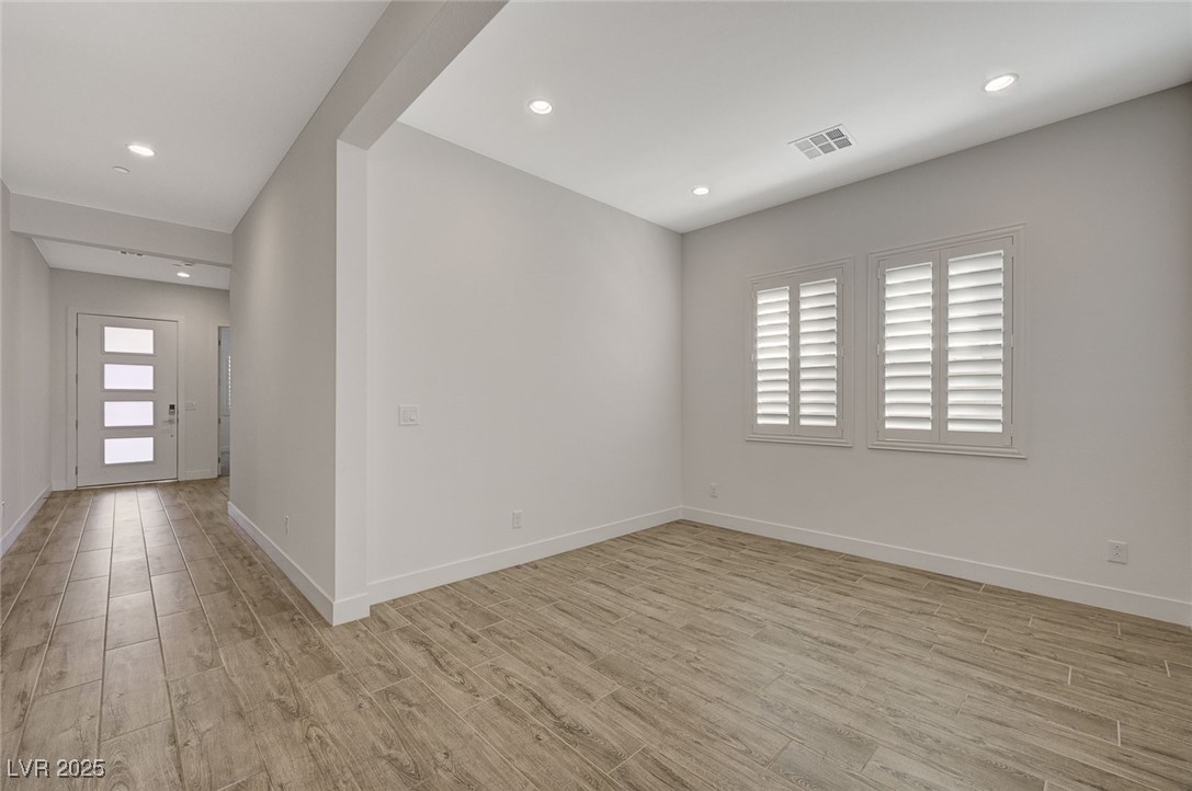 829 Stepney Place Property Photo 3