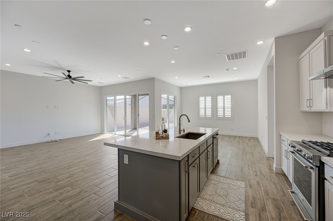 829 Stepney Place Property Photo 13