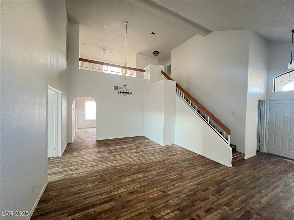 135 Monteen Drive Property Photo 3