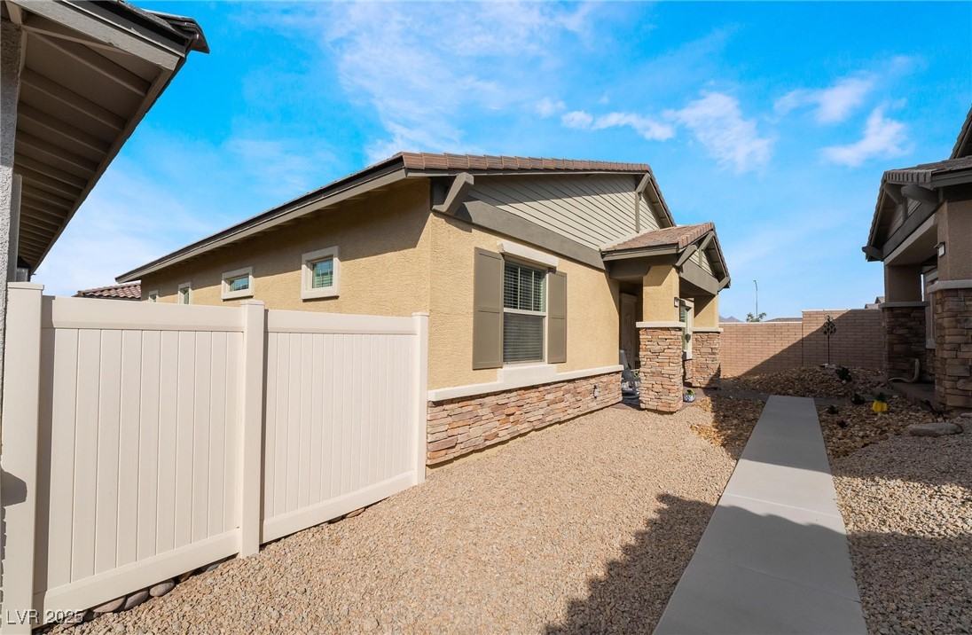 794 Sunny Sagebrush Street Property Photo 3