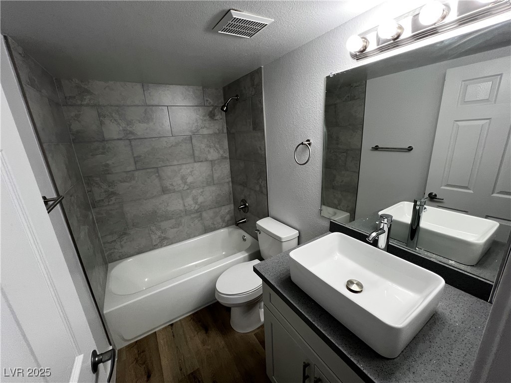5138 South Jones Boulevard 202 Property Photo 8