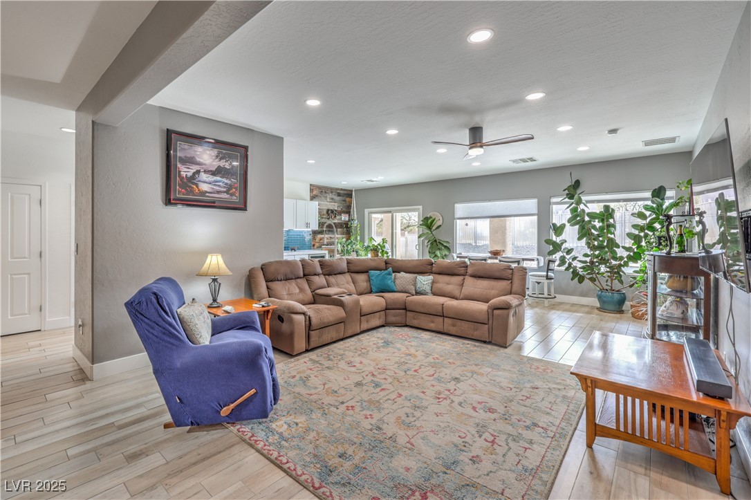 3305 Fernbird Lane Property Photo 8