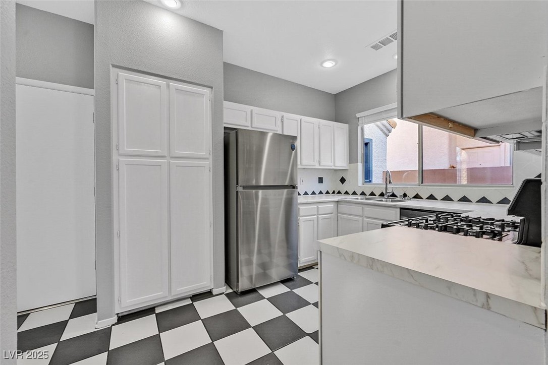 6652 Goldencreek Way Property Photo 7