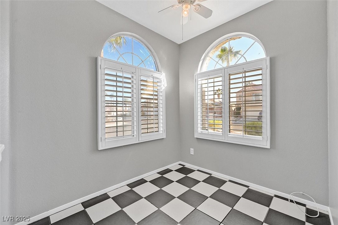 6652 Goldencreek Way Property Photo 10