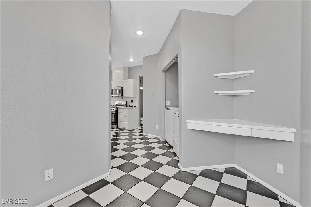 6652 Goldencreek Way Property Photo 12