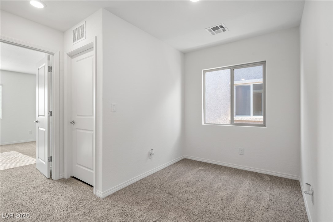 1705 Desert Path Avenue Property Photo 5
