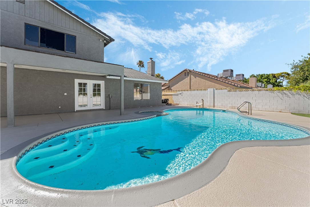 1300 Oak Tree Lane Property Photo 3