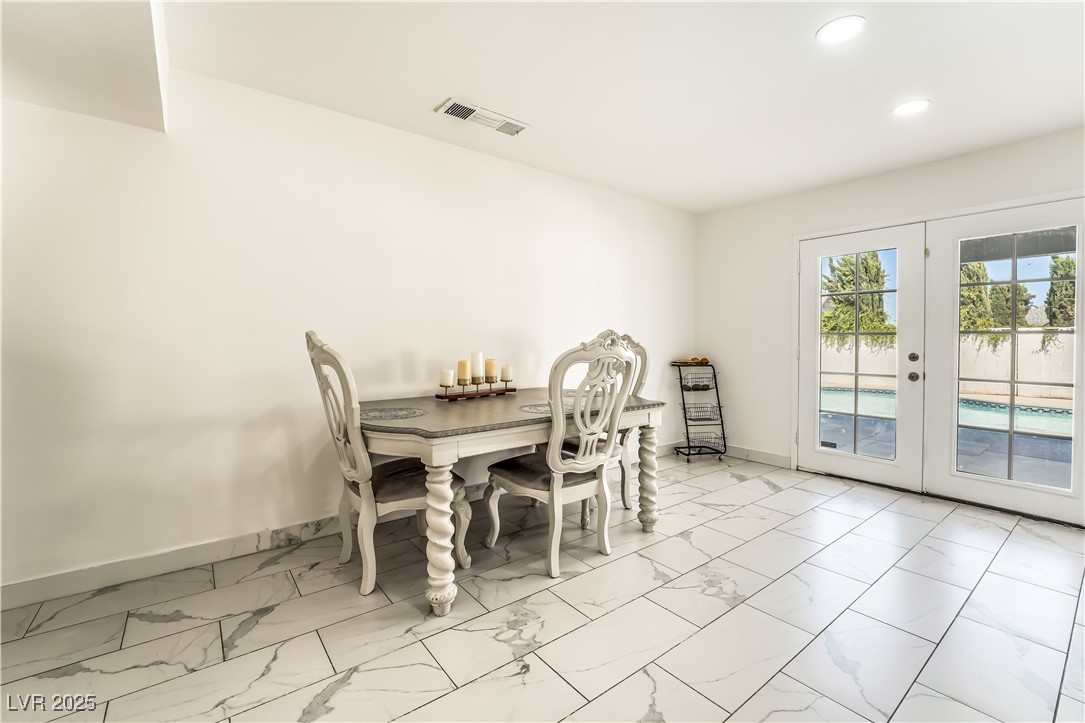 1300 Oak Tree Lane Property Photo 14