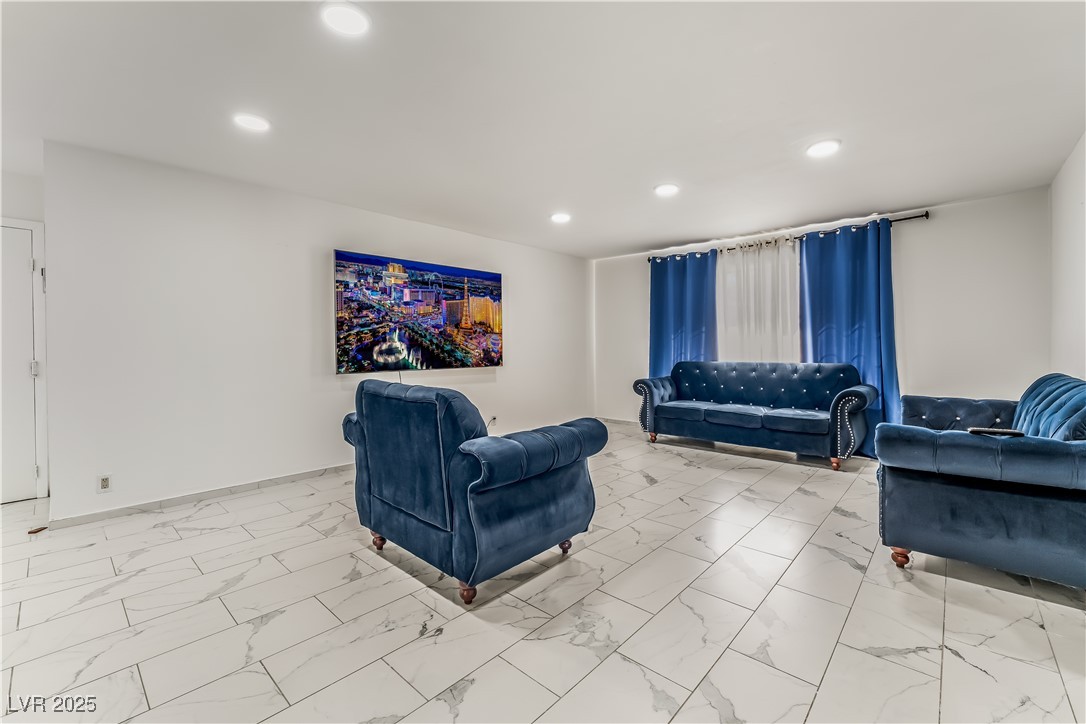1300 Oak Tree Lane Property Photo 17