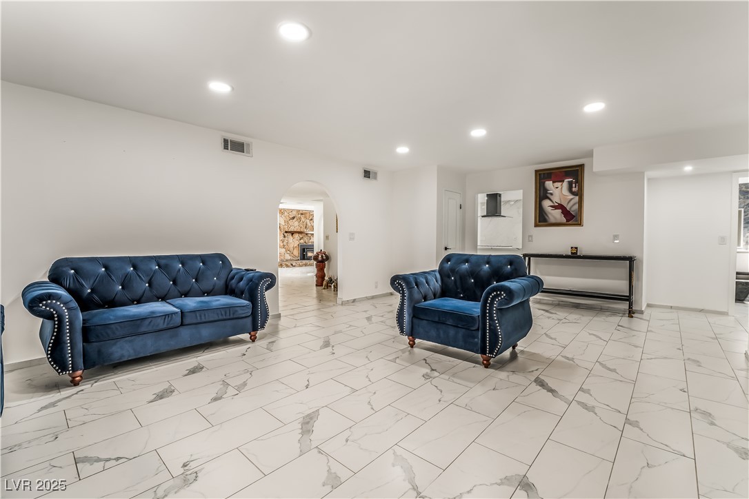 1300 Oak Tree Lane Property Photo 18