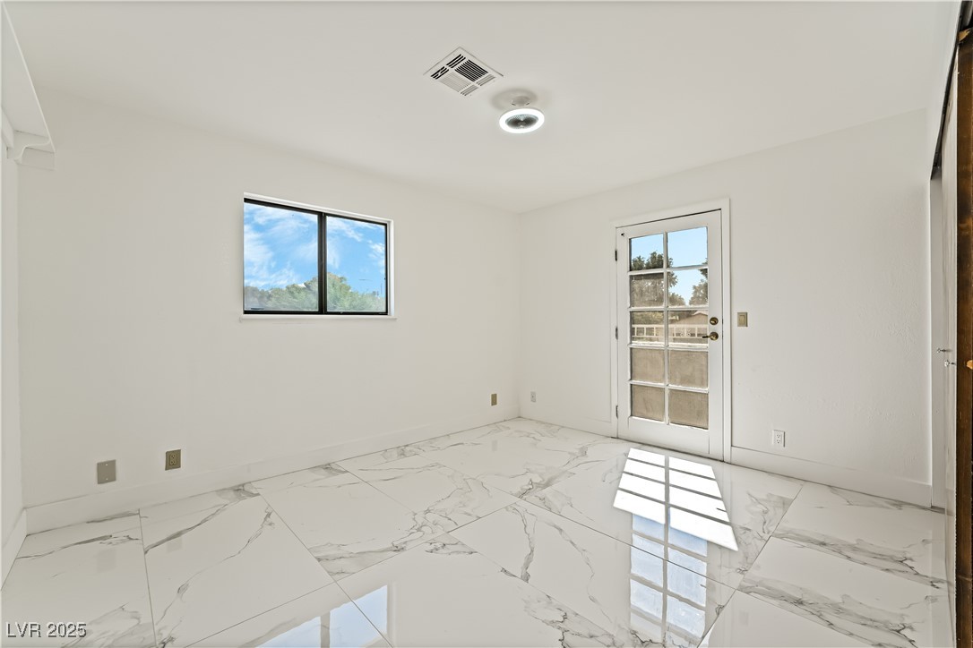 1300 Oak Tree Lane Property Photo 24