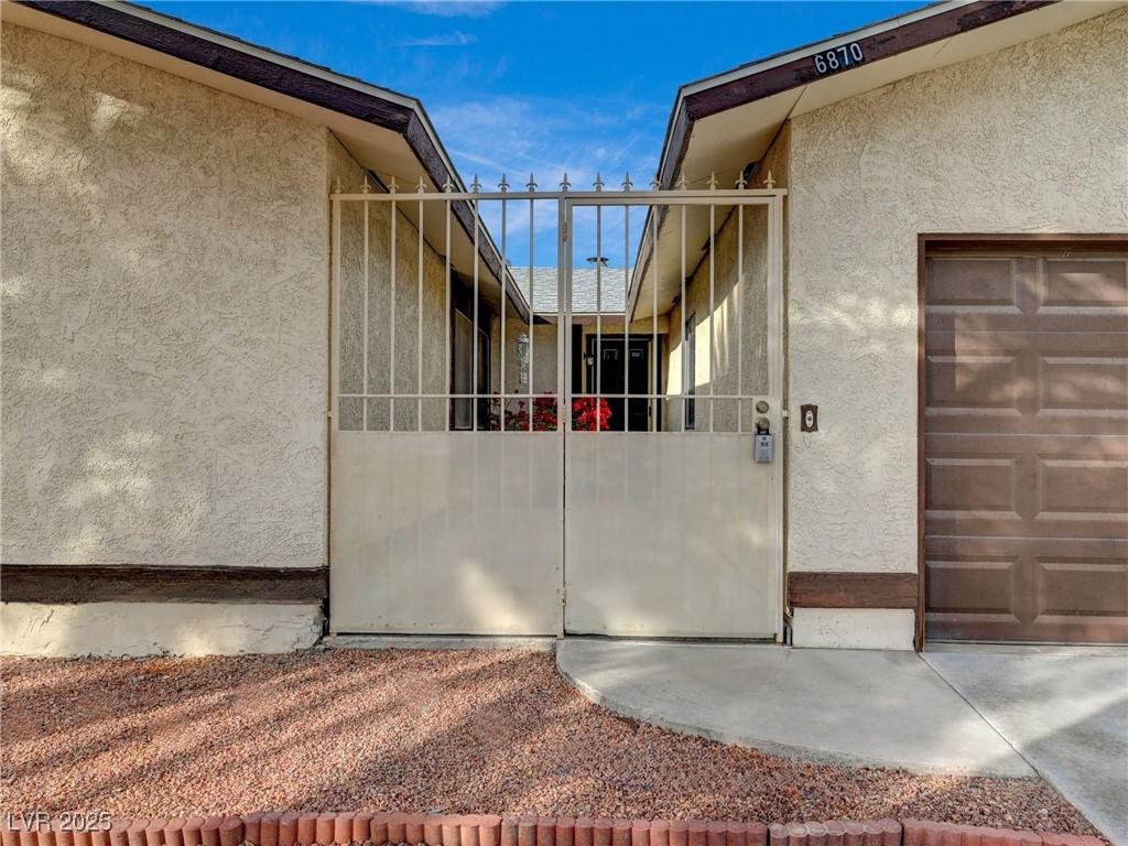 6870 Laronda Lane Property Photo 3