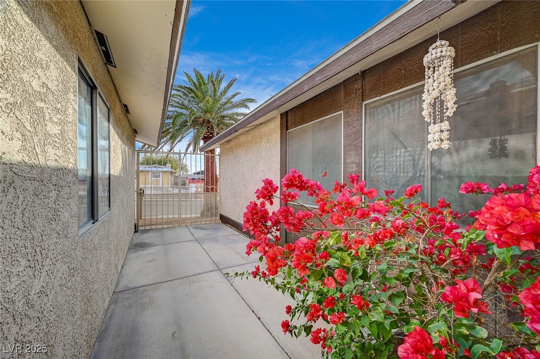 6870 Laronda Lane Property Photo 4