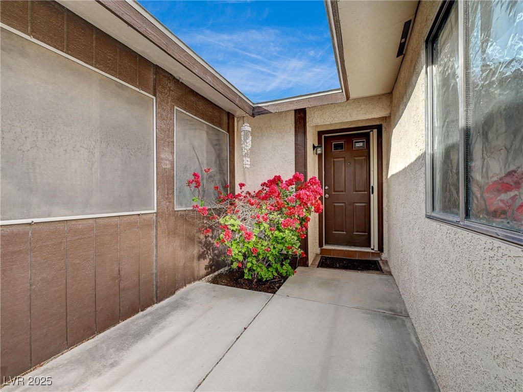 6870 Laronda Lane Property Photo 5
