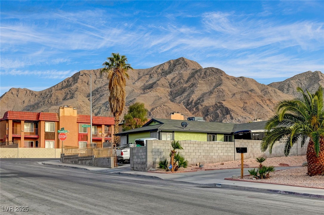 6870 Laronda Lane Property Photo 7