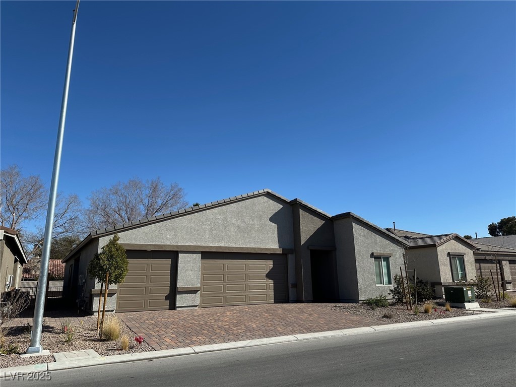 4236 Rosalyn Ridge Street Property Photo 2