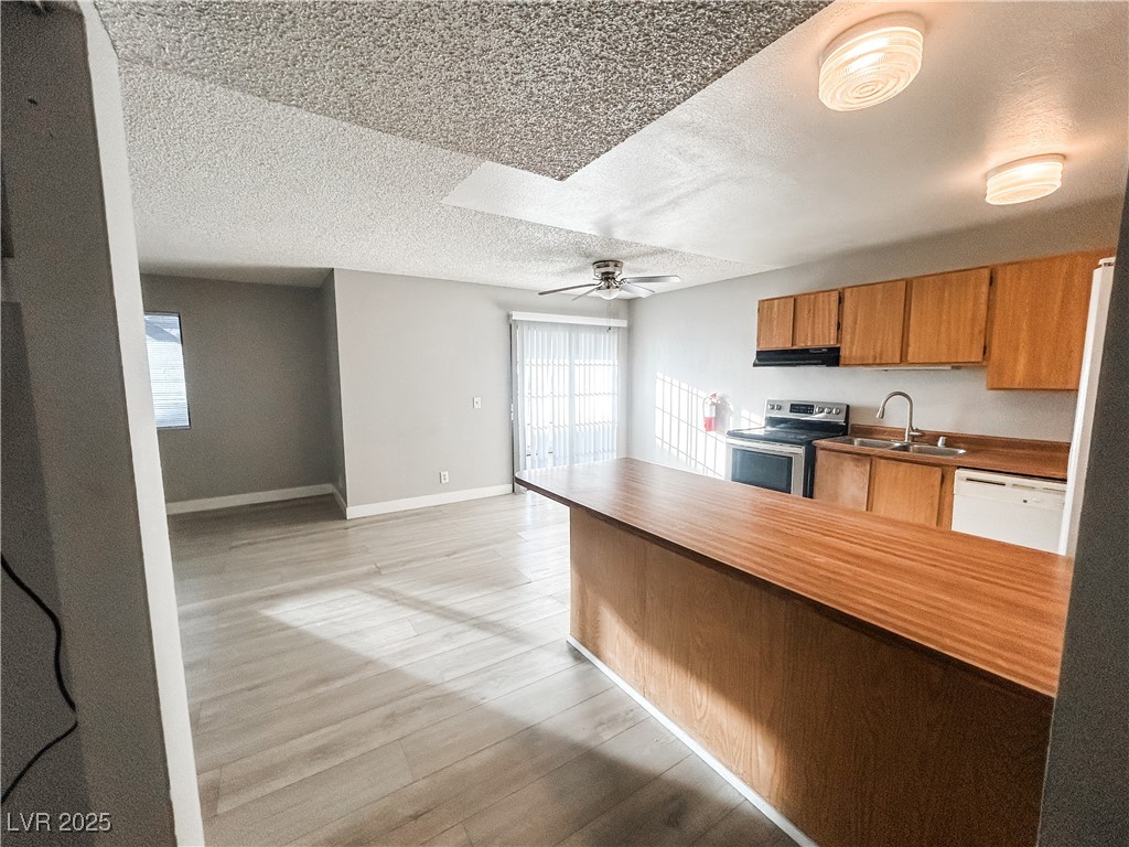 1305 Kari Lee Court A Property Photo 4