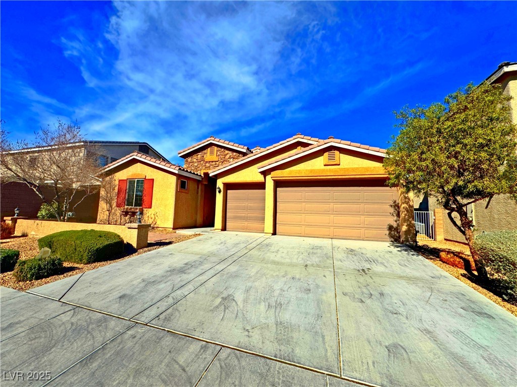 1630 Meadow Bluffs Avenue Property Photo 3