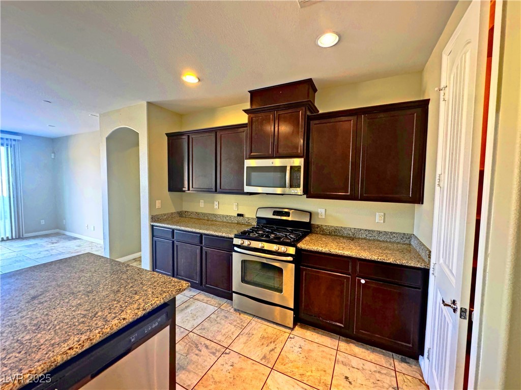 1630 Meadow Bluffs Avenue Property Photo 11