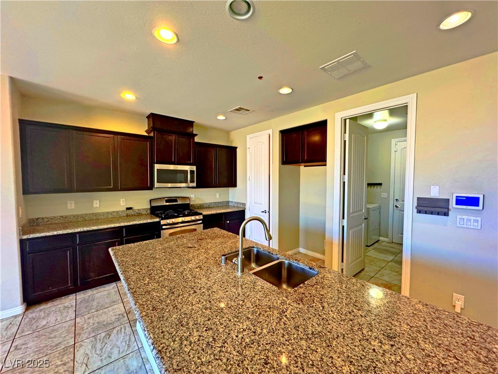 1630 Meadow Bluffs Avenue Property Photo 13