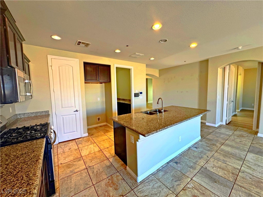 1630 Meadow Bluffs Avenue Property Photo 14