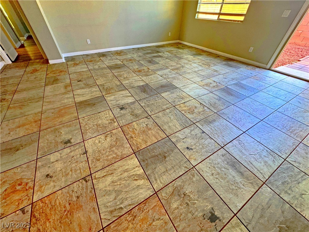 1630 Meadow Bluffs Avenue Property Photo 18