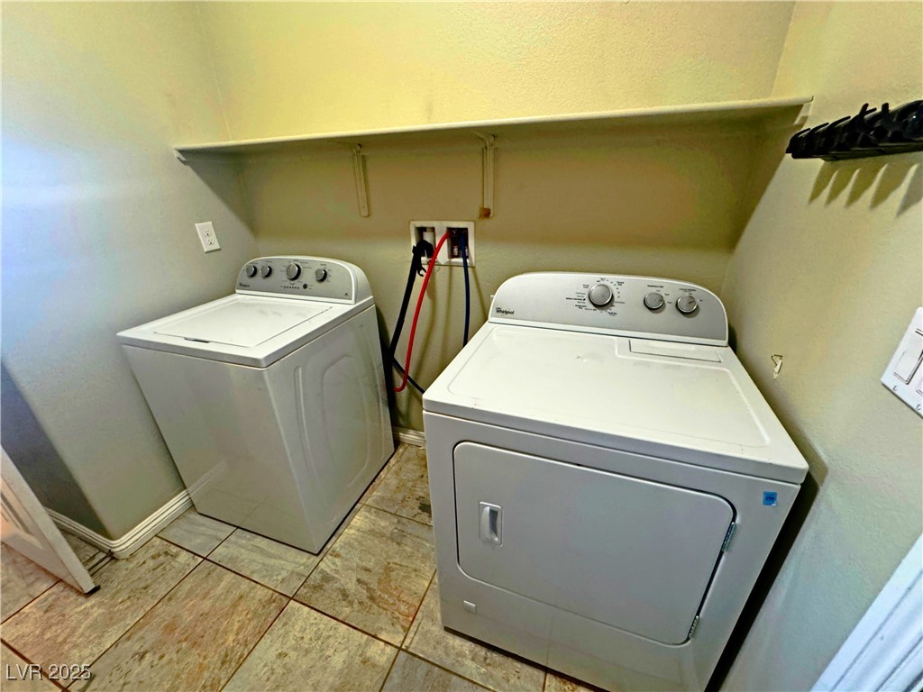 1630 Meadow Bluffs Avenue Property Photo 19
