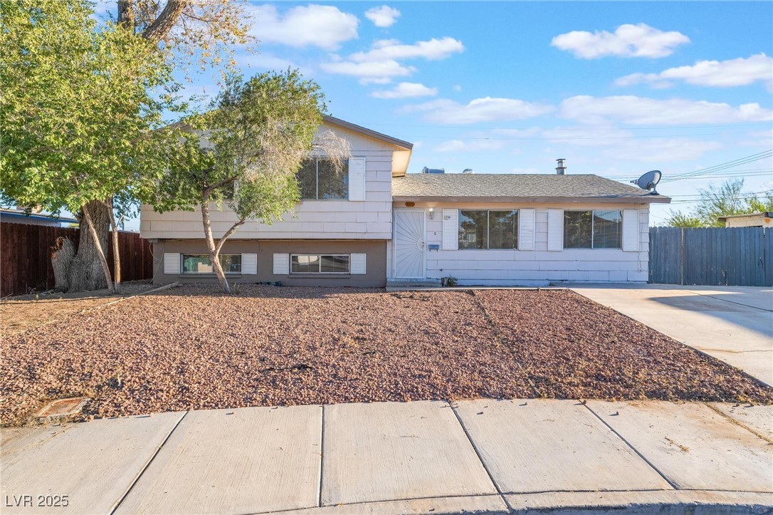 6121 Fairwood Circle Property Photo 4
