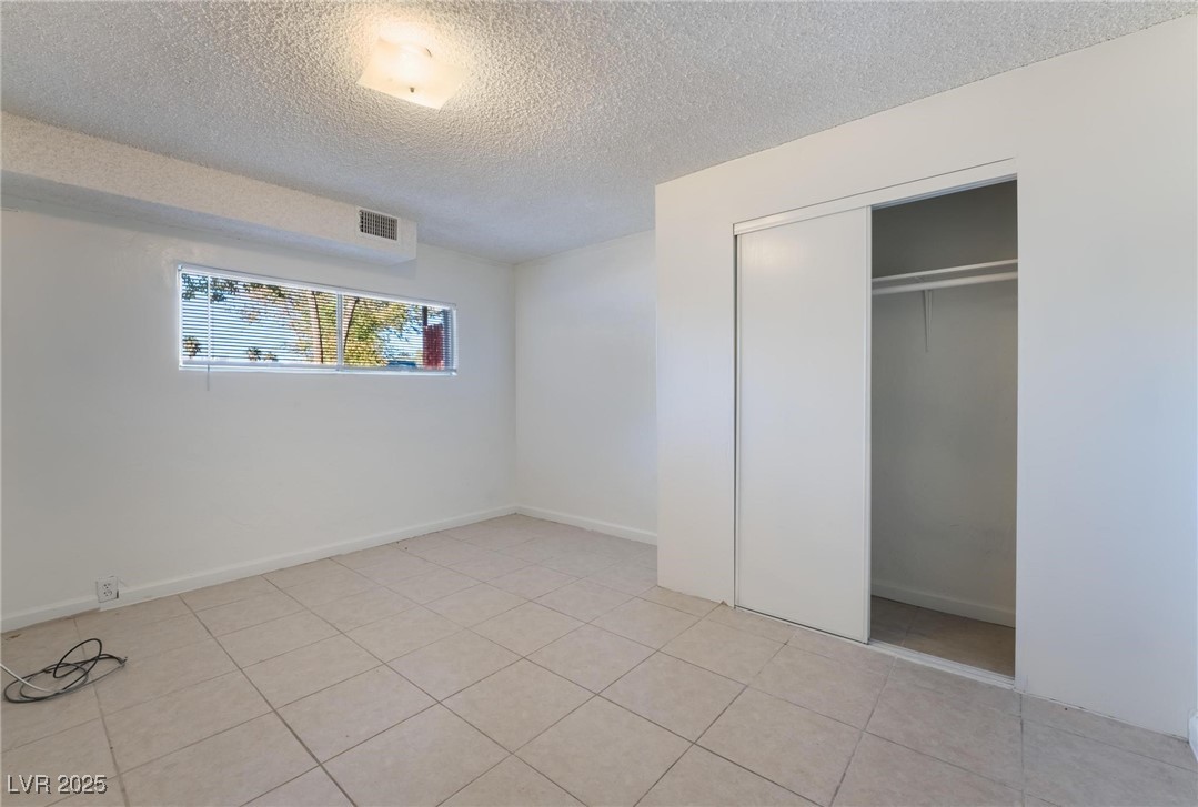6121 Fairwood Circle Property Photo 17