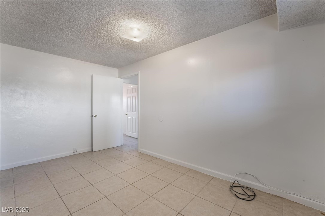 6121 Fairwood Circle Property Photo 18
