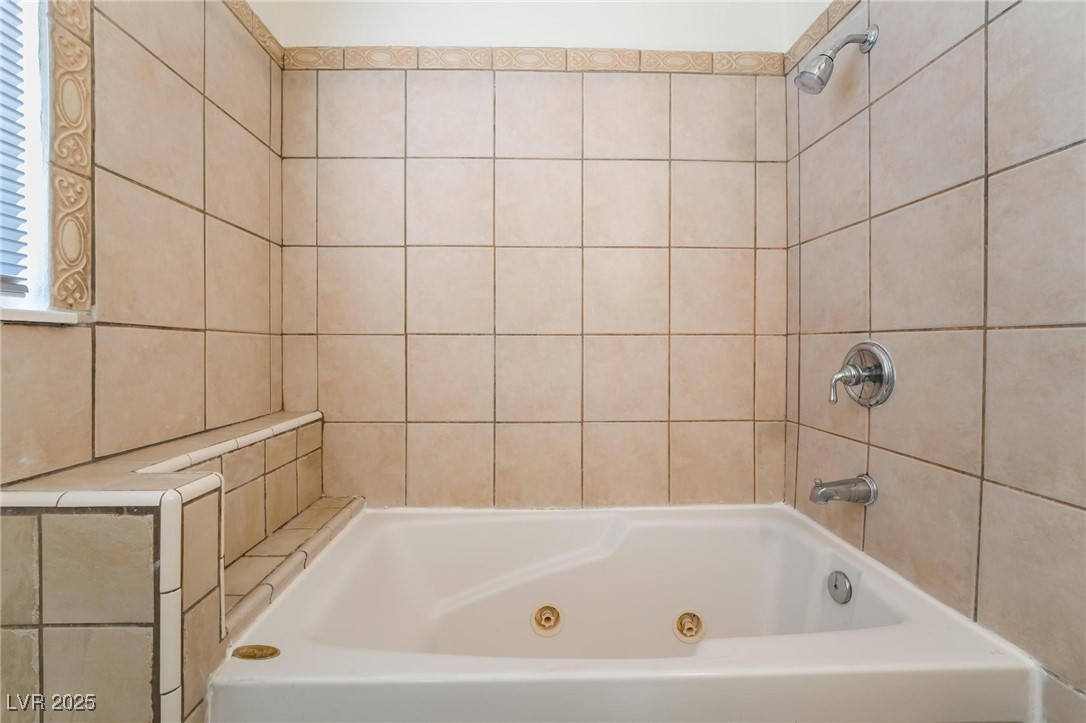 6121 Fairwood Circle Property Photo 25