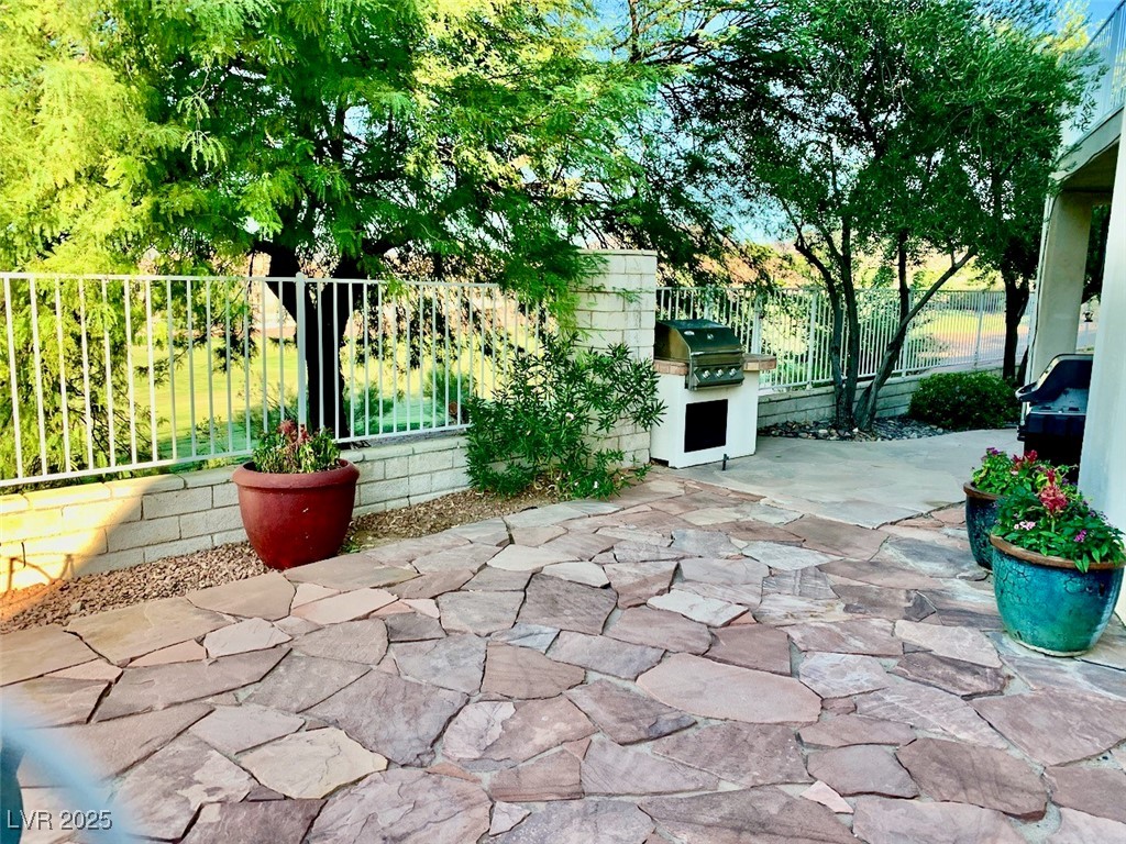 1915 Hazeltine Court Property Photo 40