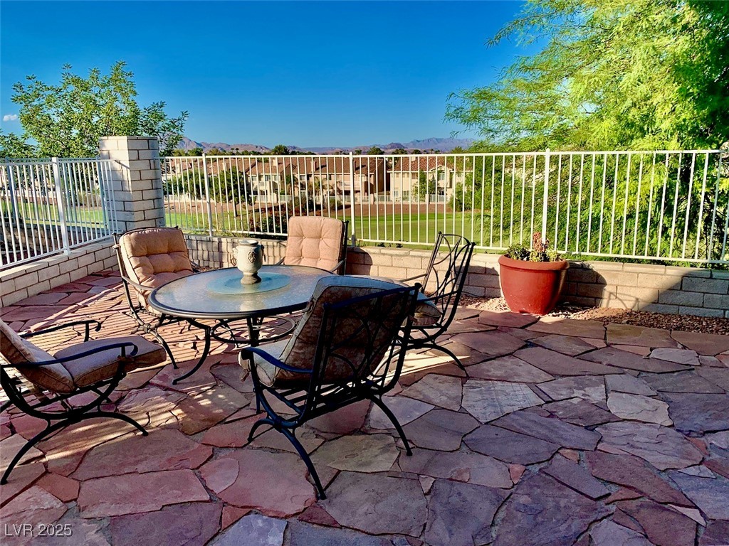 1915 Hazeltine Court Property Photo 41