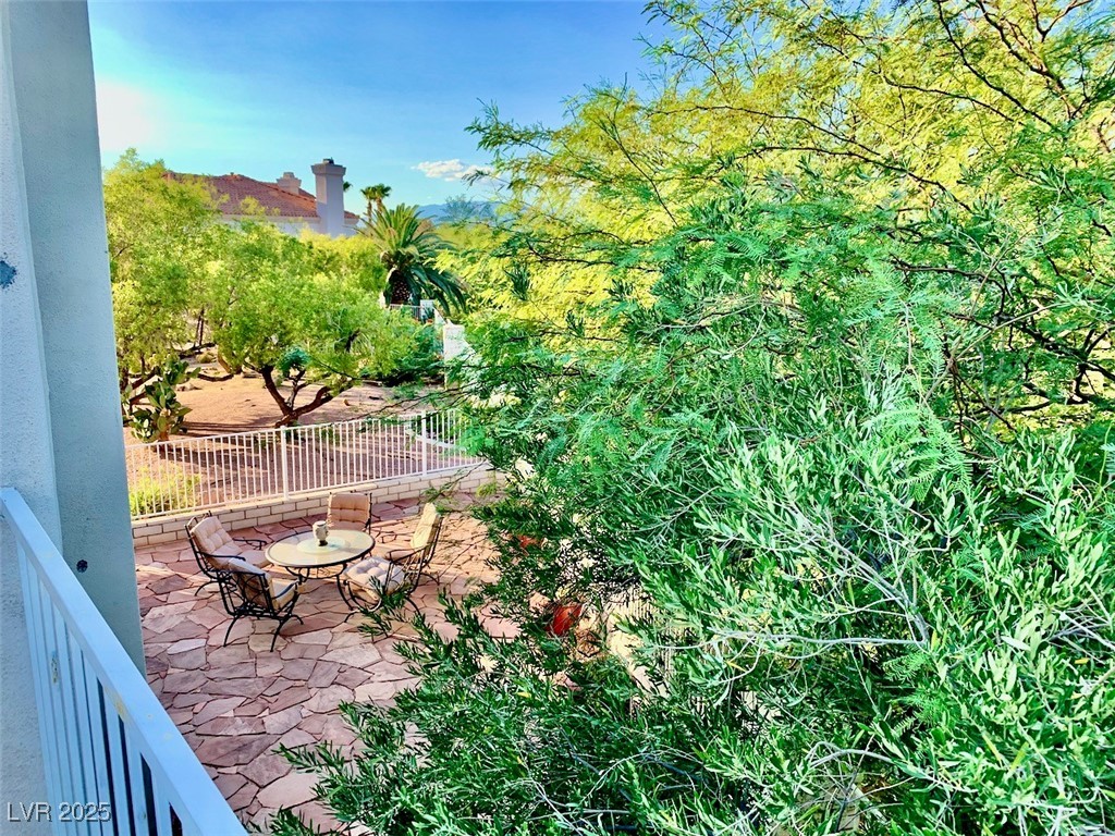 1915 Hazeltine Court Property Photo 42