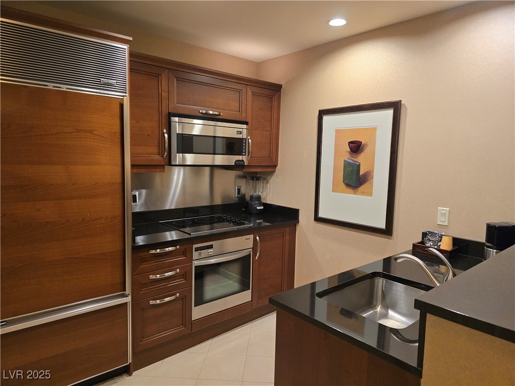 135 East Harmon Avenue 2120 Property Photo 26