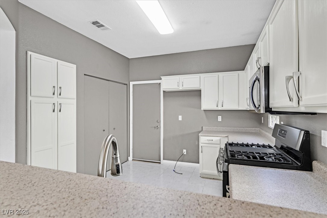 2687 Hollowvale Lane Property Photo 8