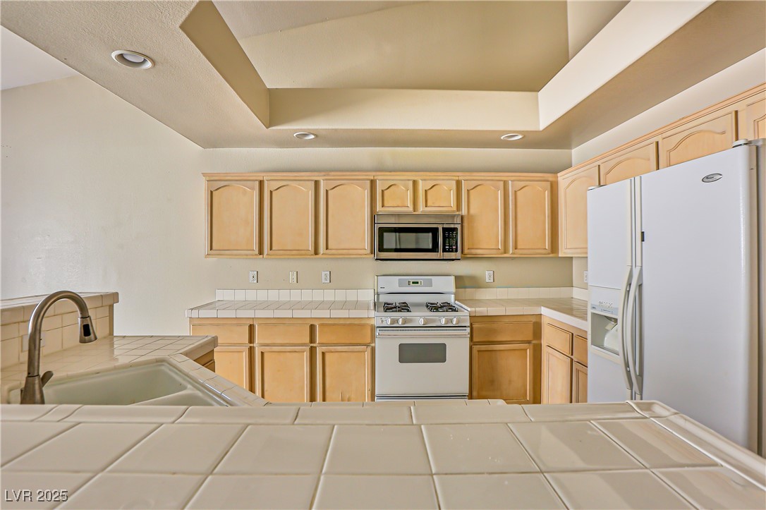 211 Crown Imperial Street Property Photo 10
