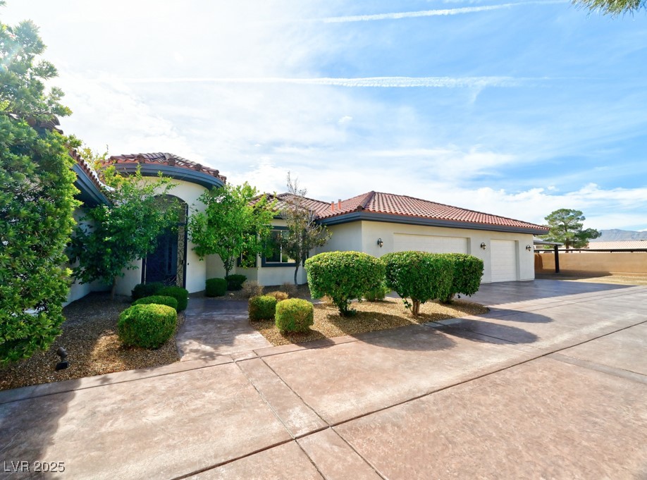 7565 North Torrey Pines Drive A Property Photo 2