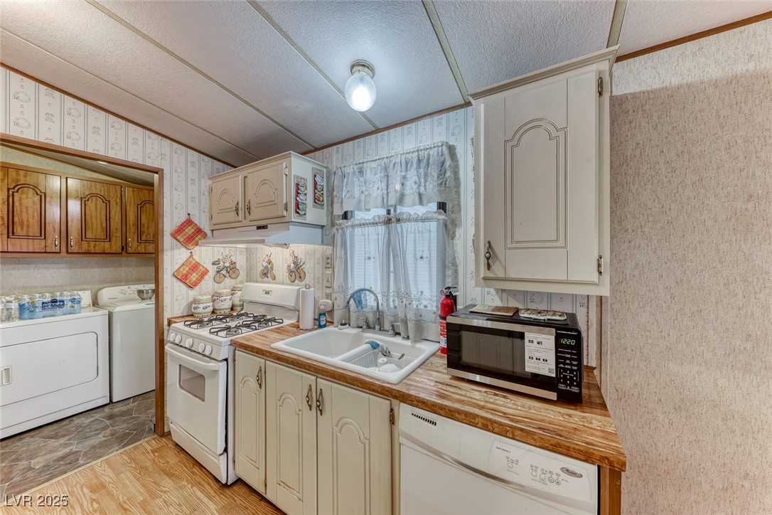 5561 Aldama Road Property Photo 18