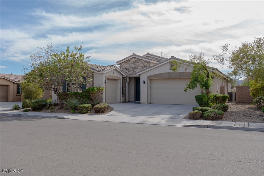 1617 Meadow Bluffs Avenue Property Photo 1