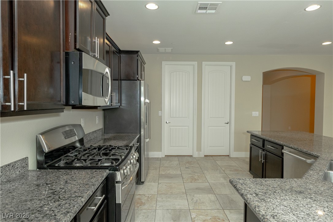 1617 Meadow Bluffs Avenue Property Photo 12