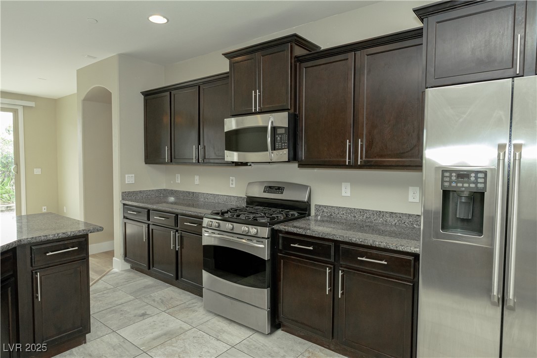 1617 Meadow Bluffs Avenue Property Photo 14