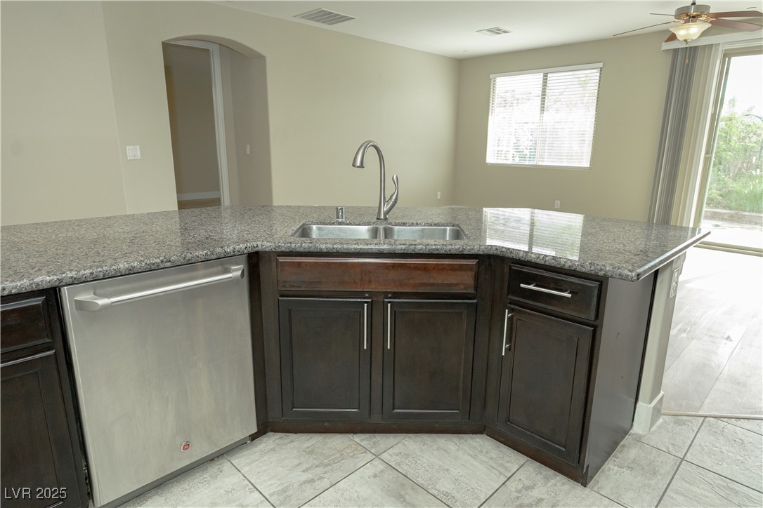 1617 Meadow Bluffs Avenue Property Photo 15
