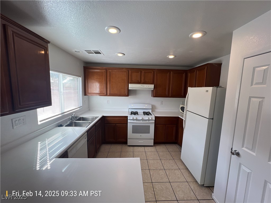 7464 Edgecove Court Property Photo 4